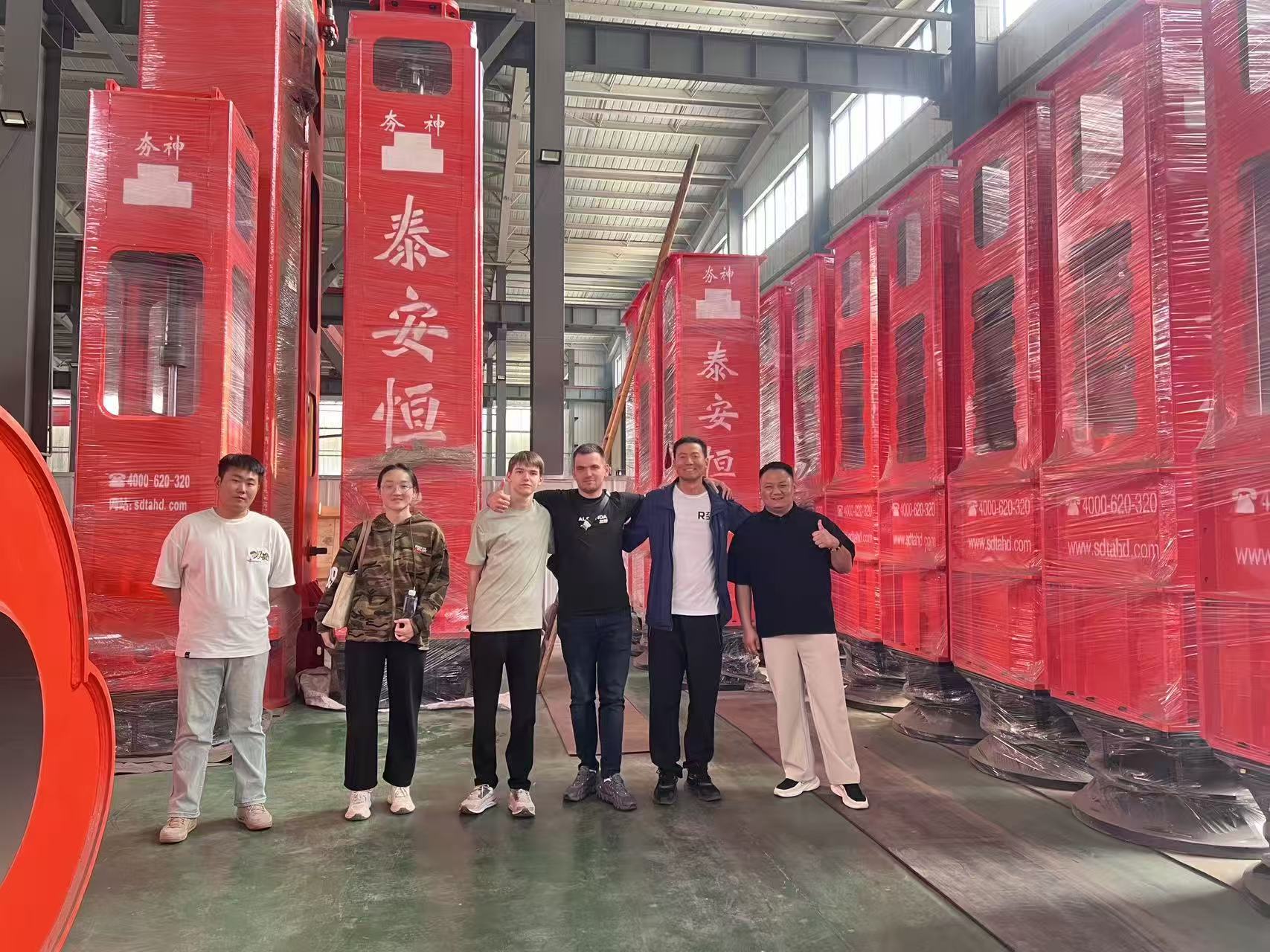 海外客户考察泰安恒大机械工厂